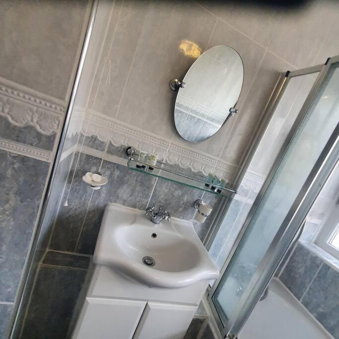 3Beds Family Friendly In London With Good Transport Links Londres Exterior foto